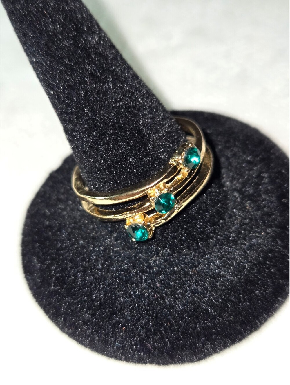 Contemporary Women's Gold Tone Ring with Dark Green Stones, Size 8.5, New